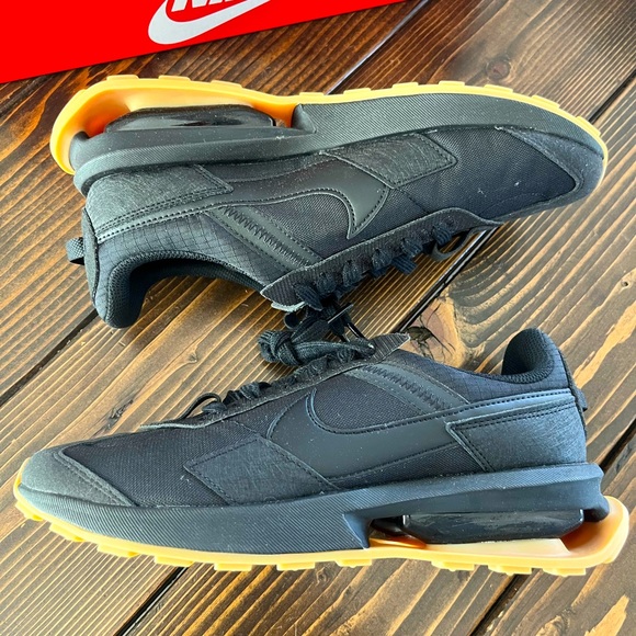 Nike Shoes - BRAND NEW Nike Air Max Pre-Day